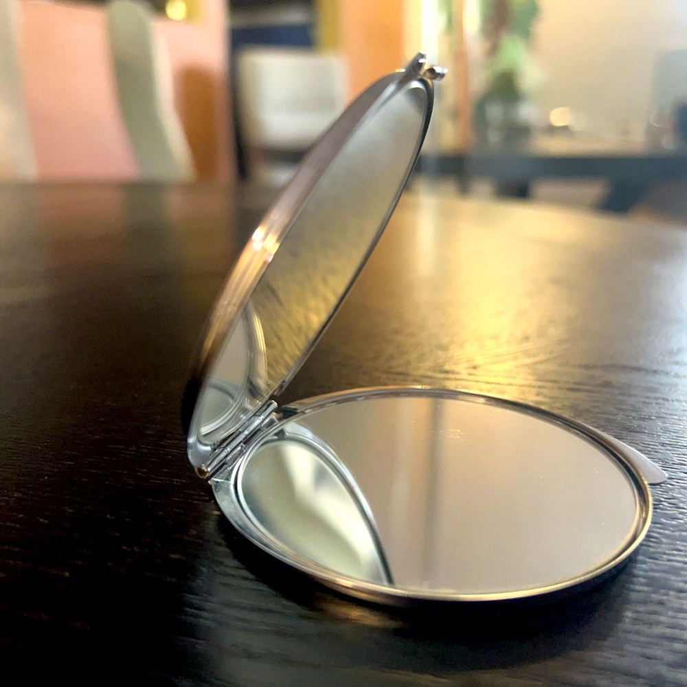 Mirror Compact.
